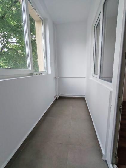 Apartament cu 3 camere semidecomandat în Titan