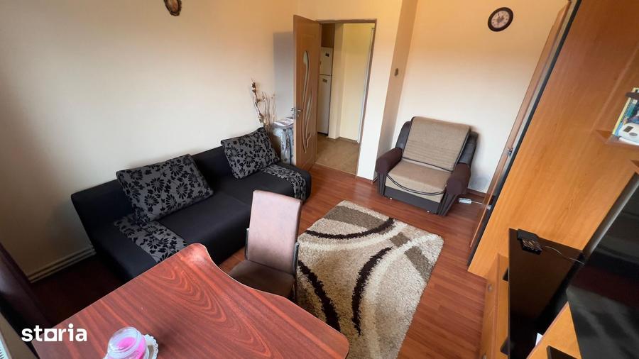 Apartament cu 2 camere decomandat în Petros