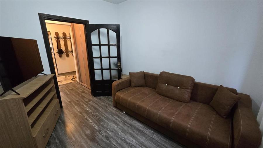 Apartament cu 3 camere decomandat, mobilat în Central