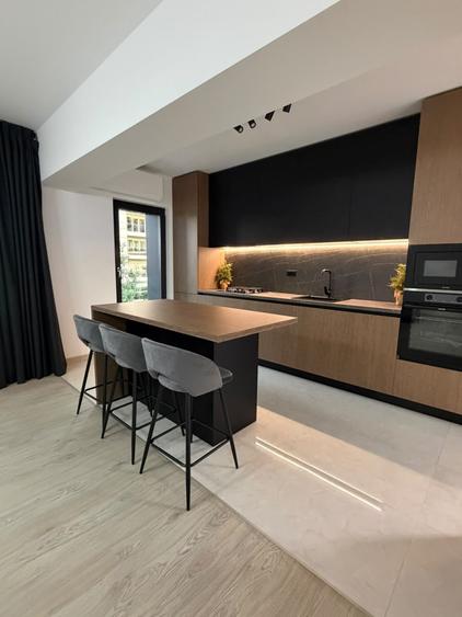 Apartament cu 3 camere semidecomandat, mobilat în Dristor