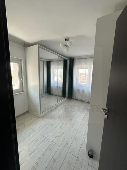 Apartament cu 4 camere decomandat, mobilat în Central