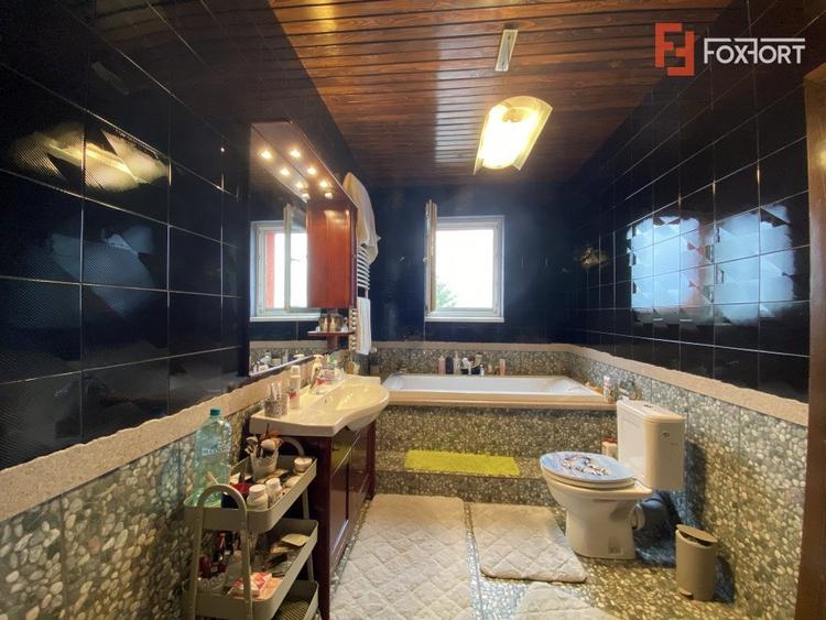Casă individuală cu 10 camere cu Canalizare în Chișoda