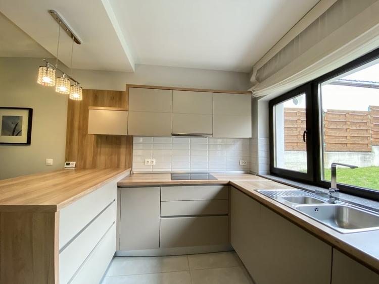 Apartament cu 3 camere semidecomandat, mobilat în Central