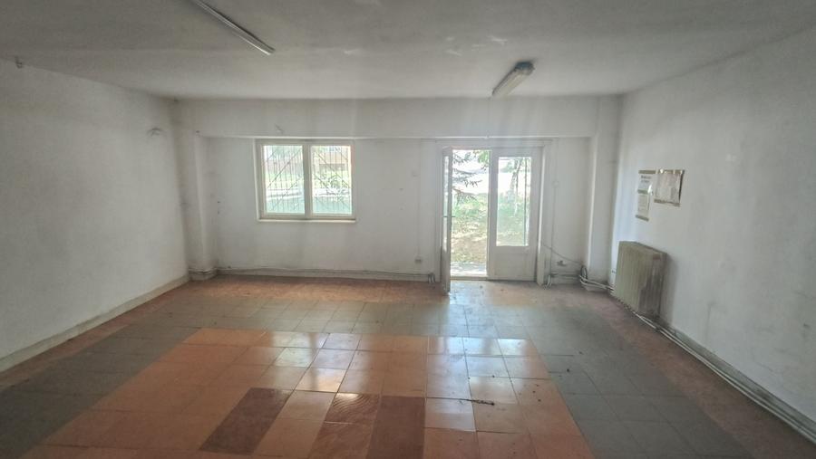 Spațiu comercial, de 35 mp, în Stana