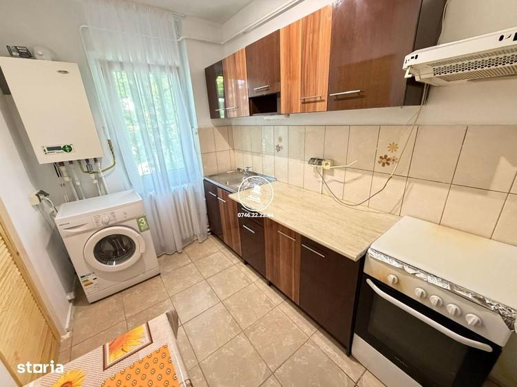 Apartament cu 3 camere în Podu Roș