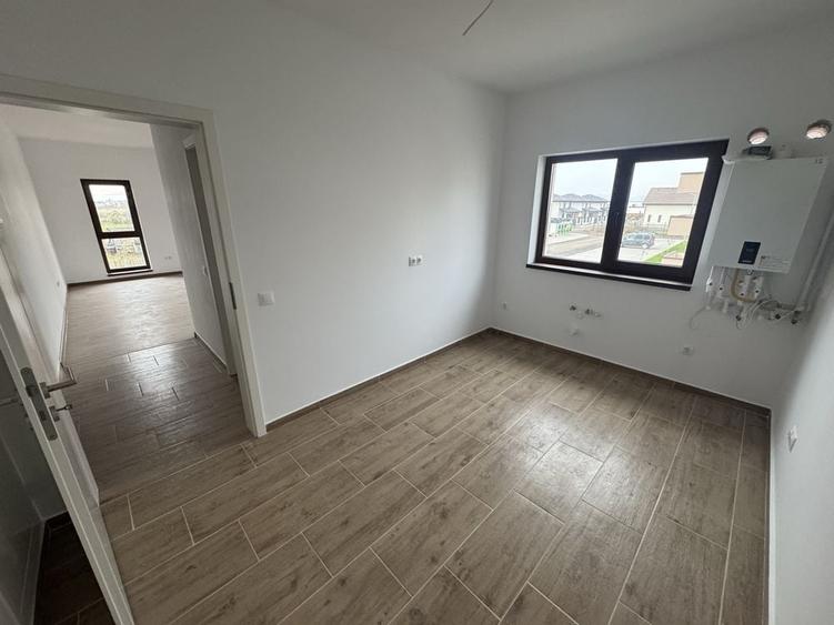 Apartament cu 7 camere decomandat în Sânpetru