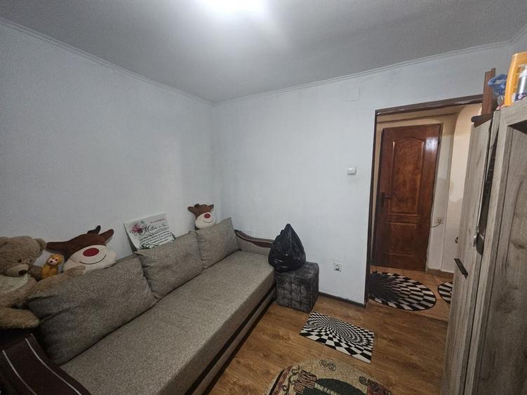 Apartament cu 2 camere decomandat în Războieni