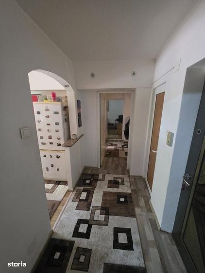 Apartament cu 3 camere decomandat în Prundu