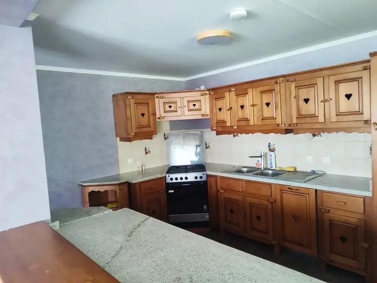 Casă individuală cu 10 camere cu Teren 4914 Mp în Breaza de Jos