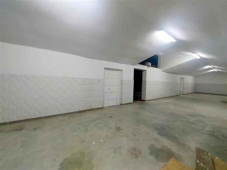 Spațiu industrial, de 800 mp, în Ineu