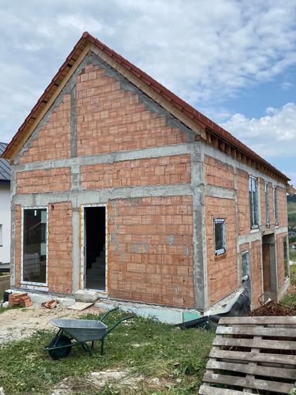 Casă individuală cu 4 camere cu Teren 586 Mp în Corușu