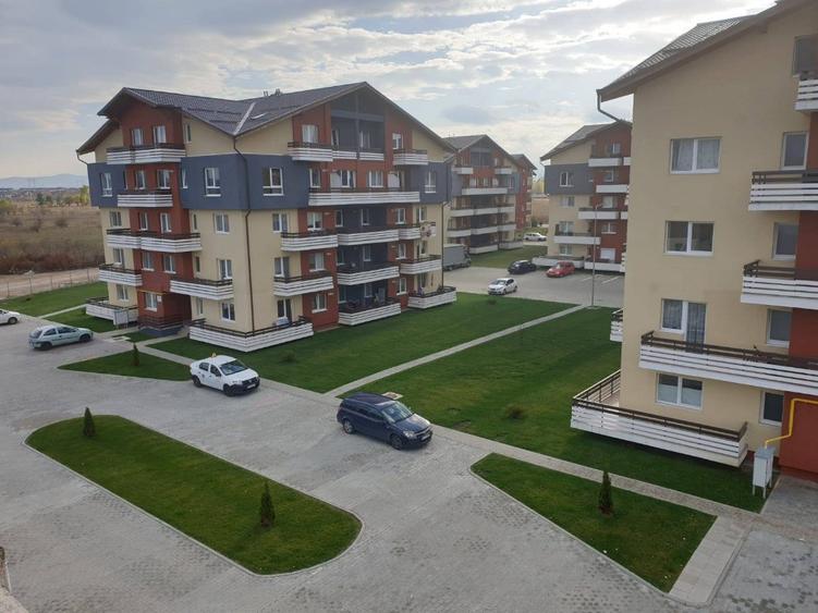 Apartament cu 2 camere decomandat în Sânpetru