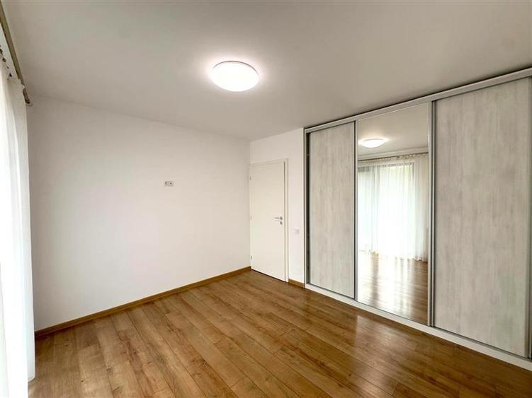 Duplex cu 4 camere cu Canalizare în Rediu