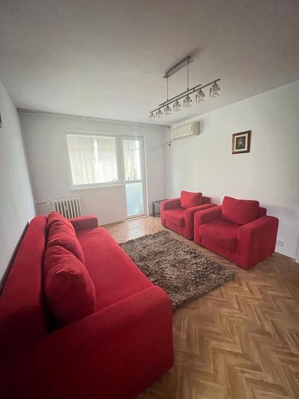 Apartament cu 3 camere semidecomandat în Drumul Taberei