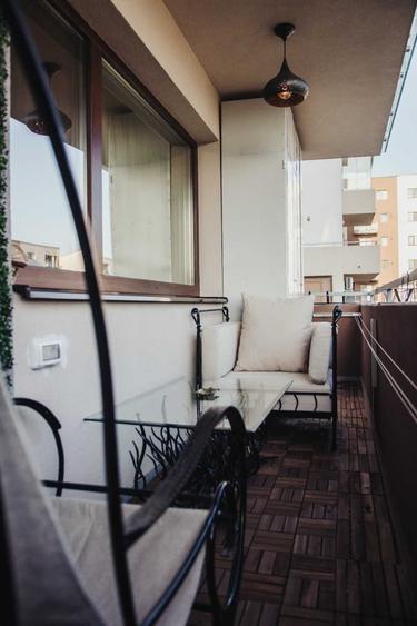 Apartament cu 3 camere decomandat în Exterior Vest