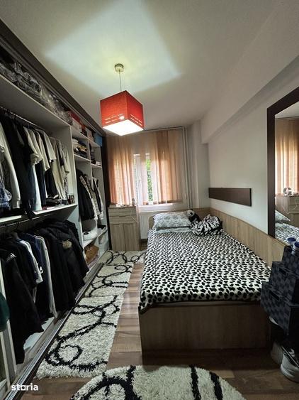 Apartament cu 3 camere decomandat în Eremia