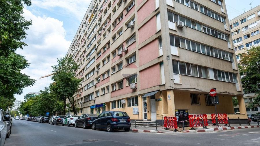Apartament cu 3 camere semidecomandat, mobilat în Ferdinand