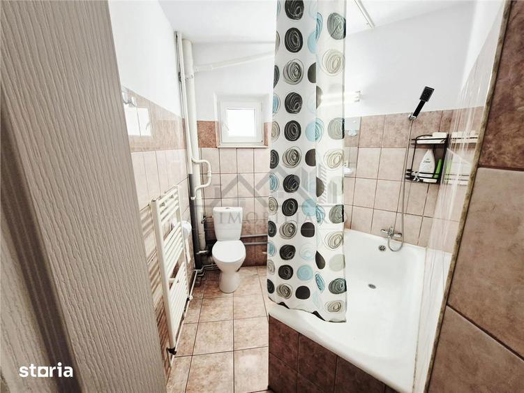 Apartament cu 3 camere decomandat în Nicolina