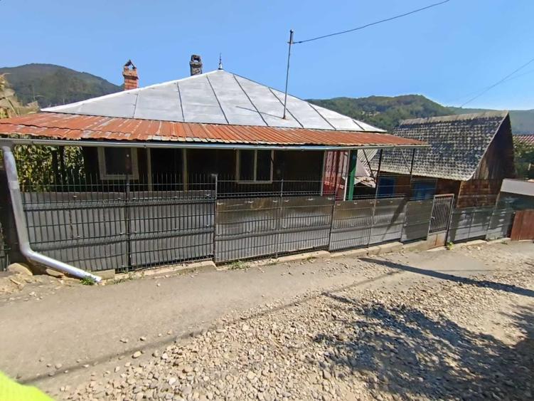 Casă cu 4 camere în Siriu