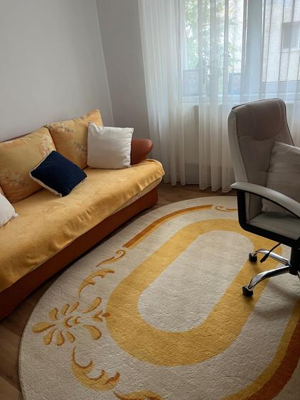 Apartament cu 3 camere semidecomandat în Micro 3