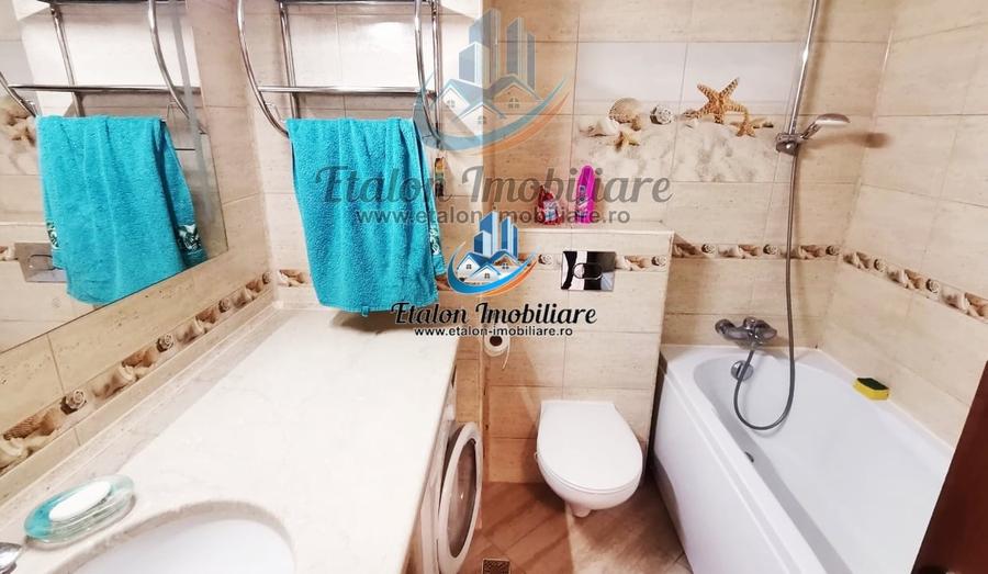 Apartament cu 3 camere semidecomandat în Calea Romanului