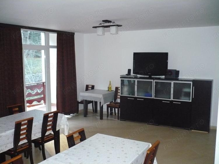 Casă cu 6 camere în Clăbucet