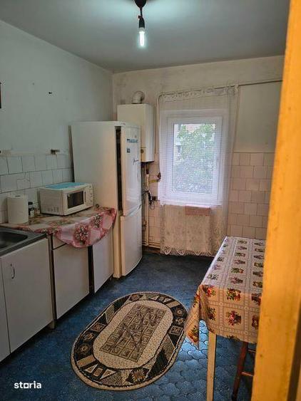 Apartament cu 3 camere semidecomandat în Central