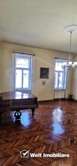 Apartament cu 3 camere semidecomandat în P-ța Mihai Viteazul