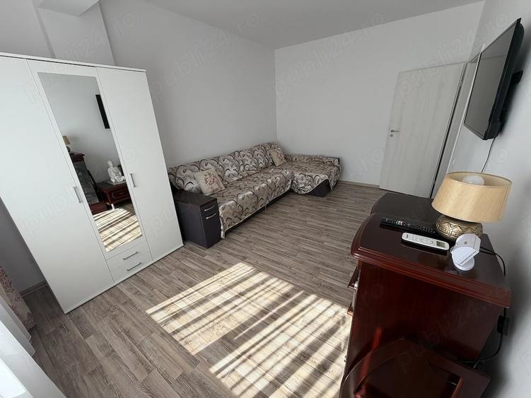 Apartament cu 2 camere decomandat în 1 Decembrie