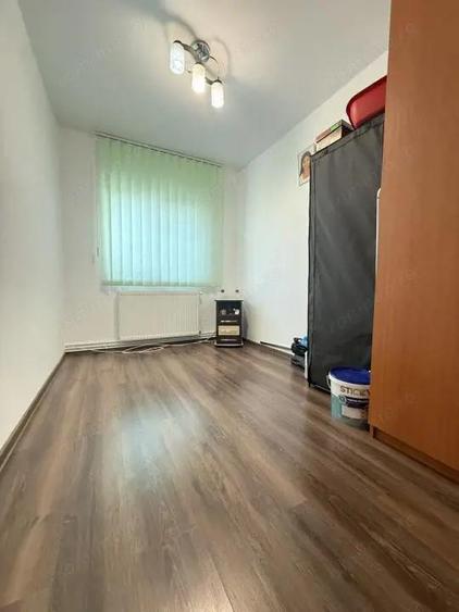 Apartament cu 3 camere decomandat, mobilat în Lipovei