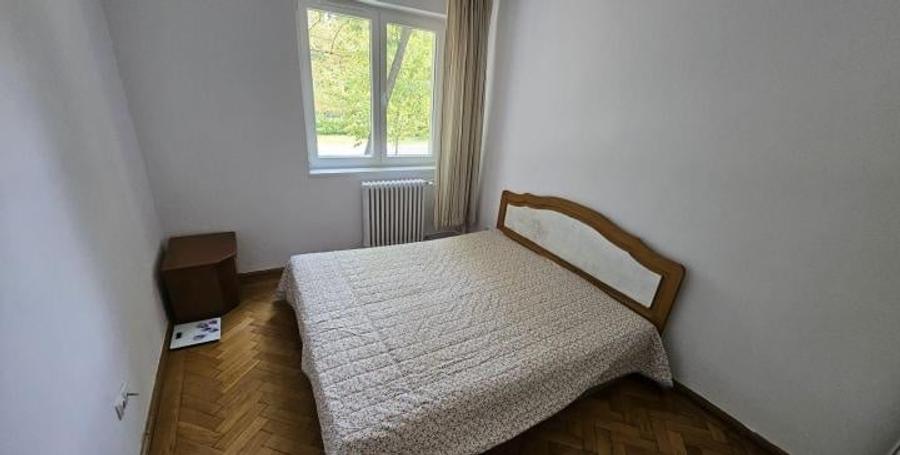 Apartament cu 3 camere semidecomandat, mobilat în Titan
