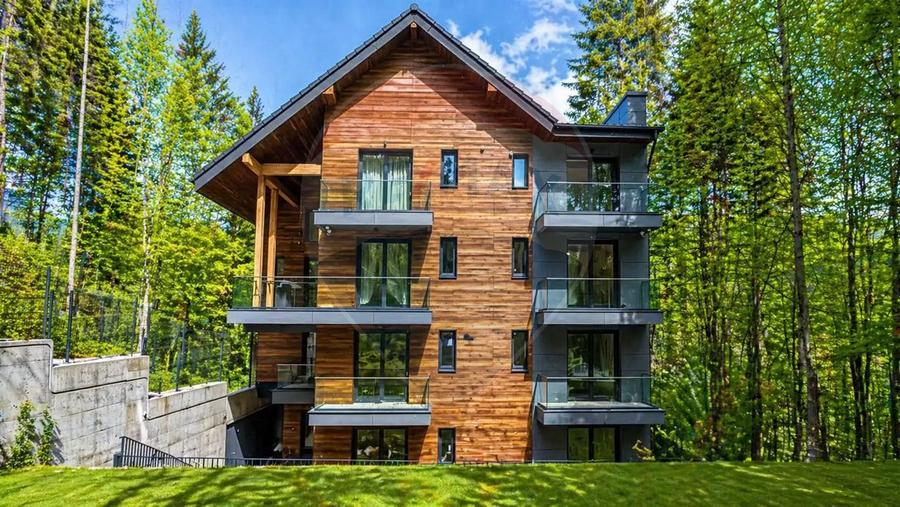 Apartament cu 3 camere decomandat în Calea Moroieni
