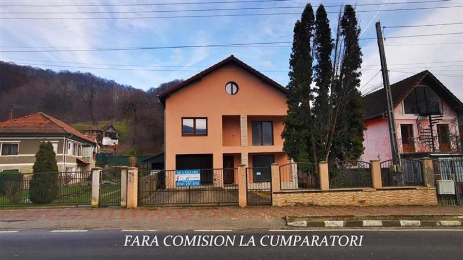Casă individuală cu 6 camere cu Canalizare în Sud