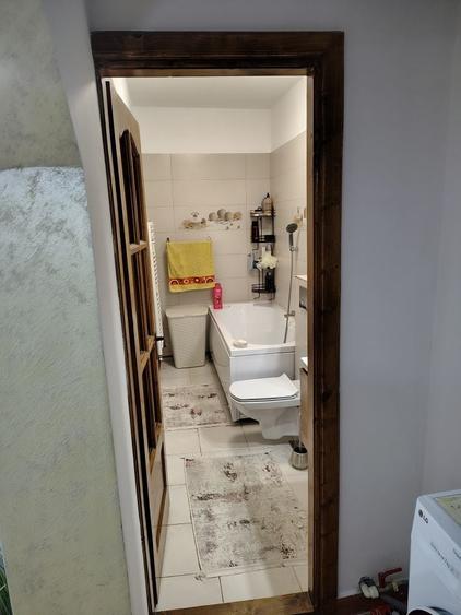 Apartament cu 3 camere decomandat în Est