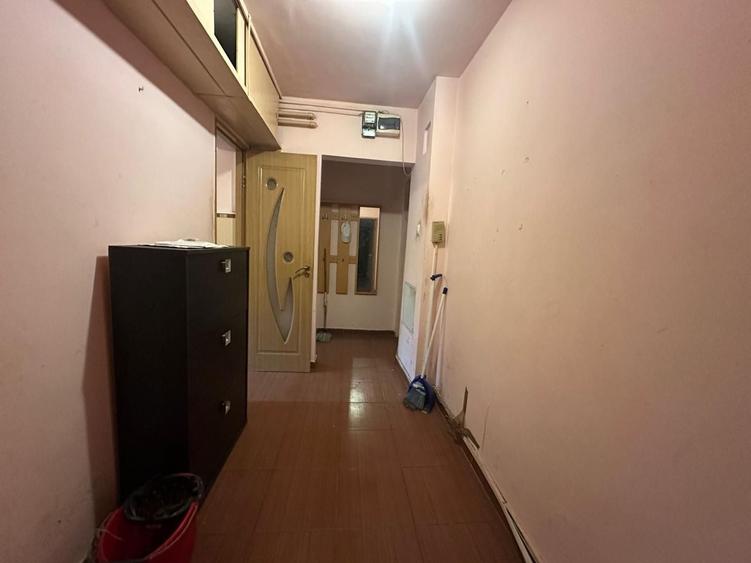 Apartament cu 4 camere semidecomandat, mobilat în Dacia