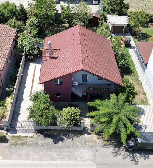 Casă individuală cu 6 camere cu Canalizare în Dumbrăvița