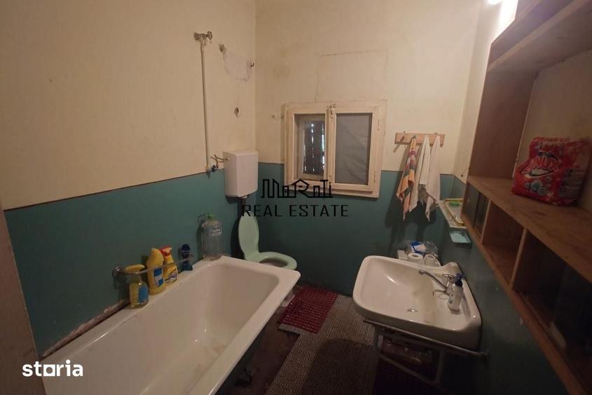 Casă cu 4 camere cu Teren 9563 Mp în Dumbrava