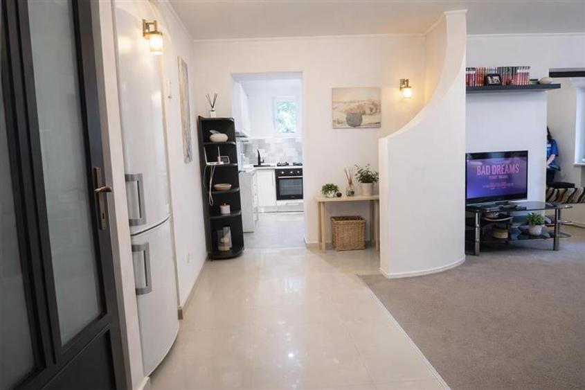 Apartament cu 3 camere circular, mobilat în Budai