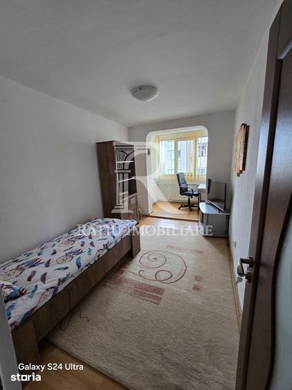 Apartament cu 4 camere decomandat, mobilat în Decebal