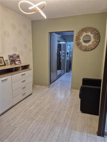 Apartament cu 3 camere decomandat în Nicolina