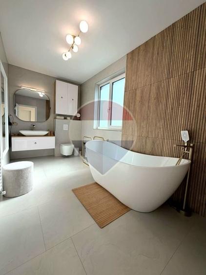 Casă individuală cu 3 camere cu Teren 355 Mp în Central