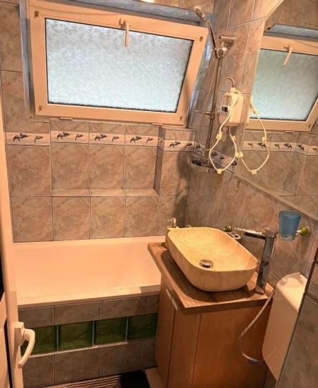 Apartament cu 3 camere decomandat, mobilat în Giurgiului