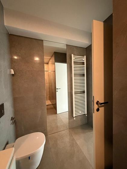 Apartament cu 3 camere semidecomandat, mobilat în Apărătorii Patriei
