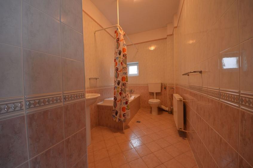 Casă individuală cu 7 camere cu Garaj în Herăstrău