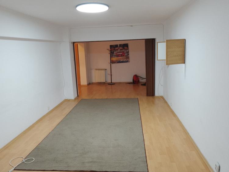 Apartament cu 4 camere decomandat în P-ța Alba Iulia