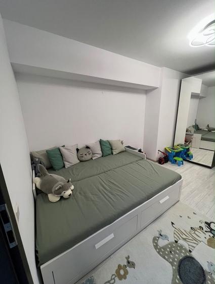 Apartament cu 3 camere decomandat în Drumul Taberei