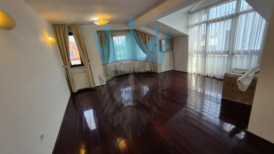 Casă individuală cu 7 camere cu Canalizare în Voluntari