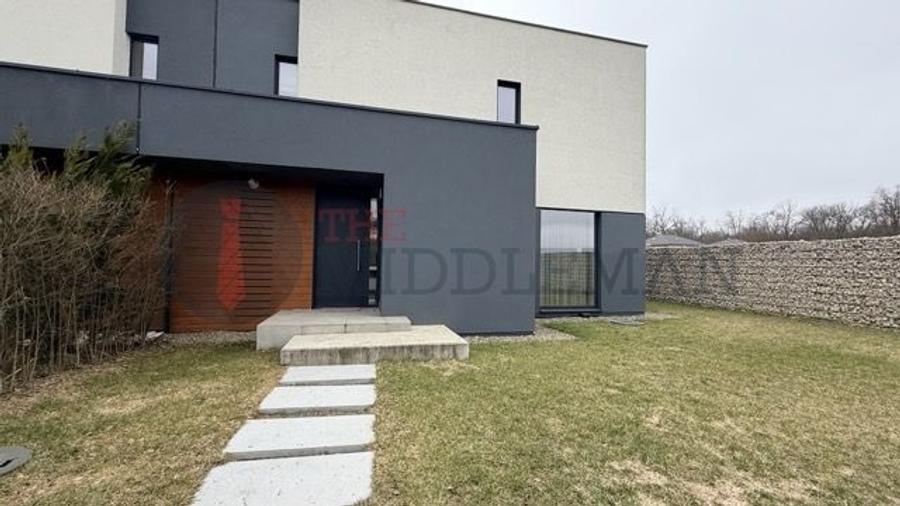 Casă individuală cu 3 camere cu Canalizare în Tunari