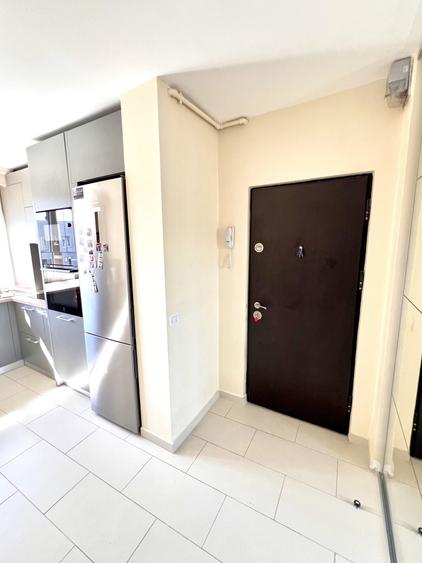 Apartament cu 3 camere semidecomandat, mobilat în Titan