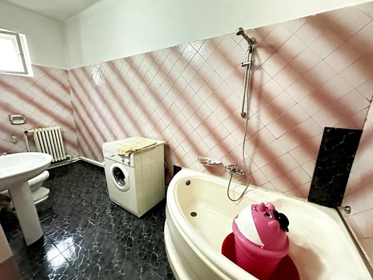 Casă individuală cu 4 camere cu Canalizare în Central